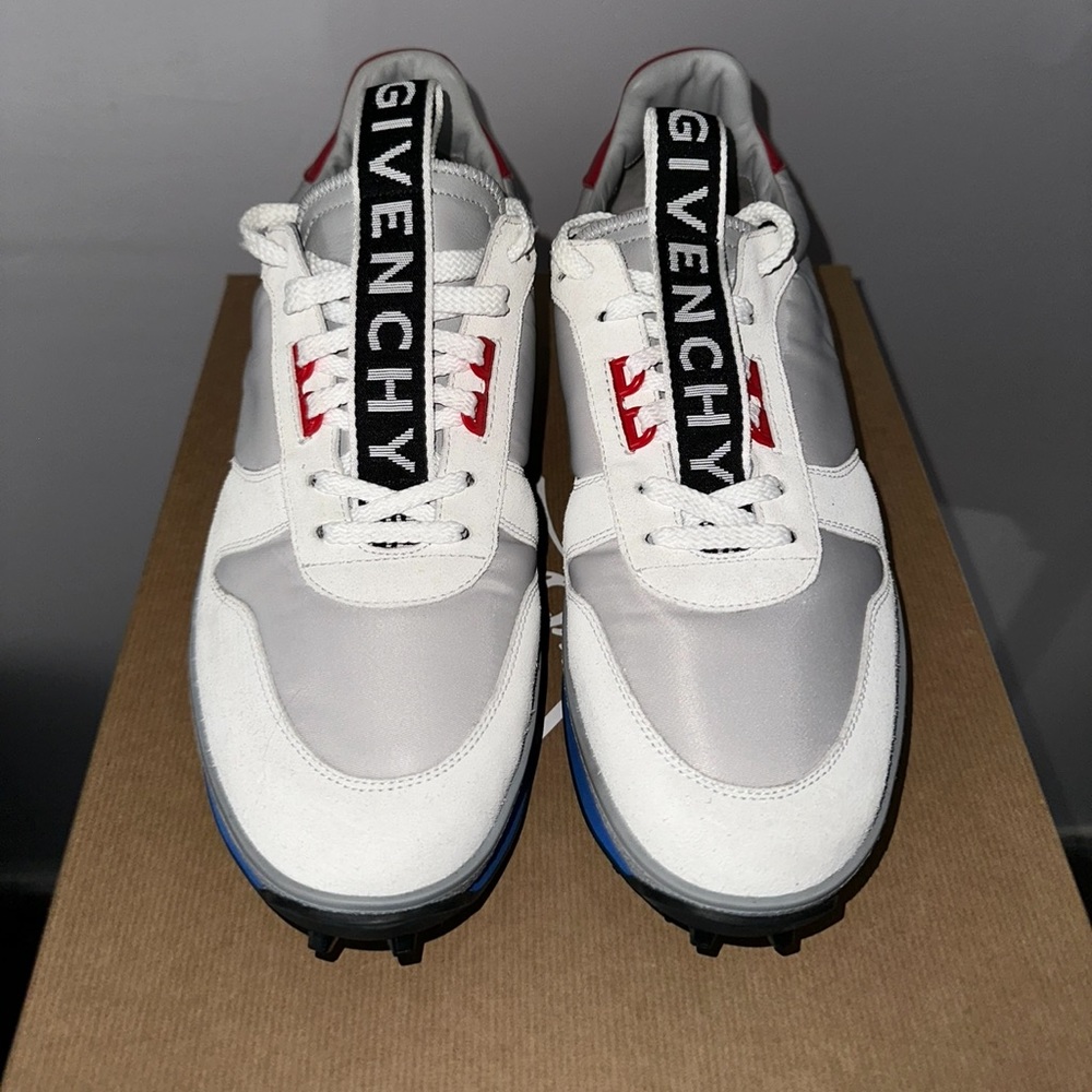 Men’s never worn